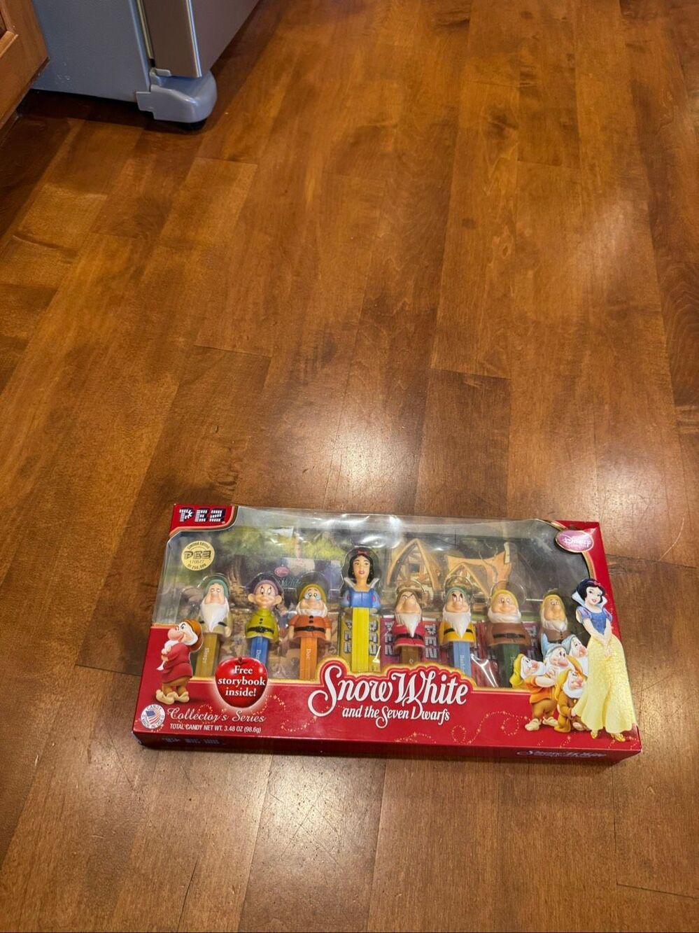 Disney Snow White Seven Dwarfs PEZ Collectorās Series Limited Edition NIB 2010